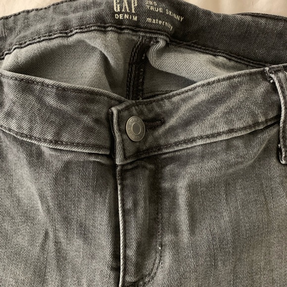 Gap Maternity Skinny Jeans - Picture 2 of 5